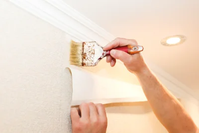 Pose de papier peint à Crestot — revêtements muraux et toiles de verre